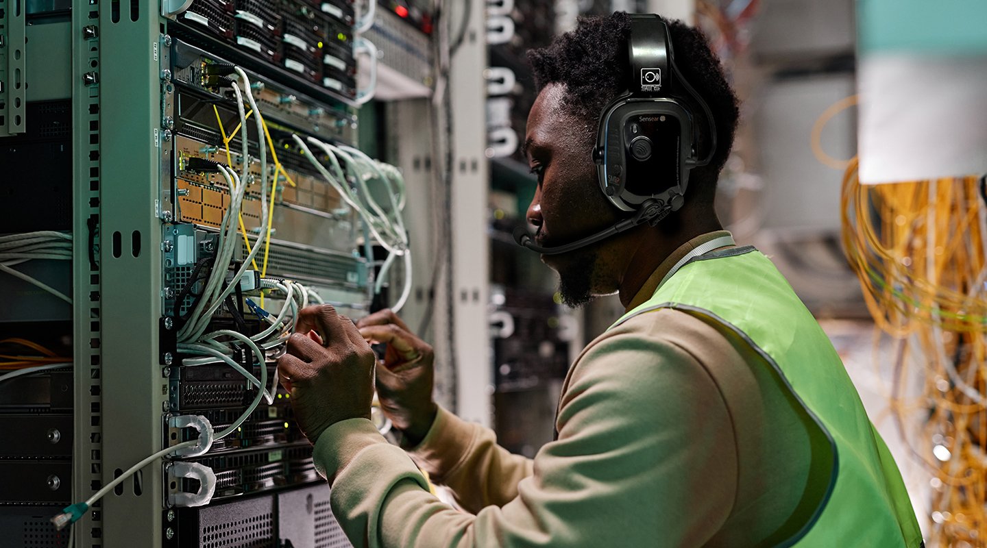 SENSEAR_data_worker_iStock-1457587849 copy-2